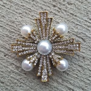 🎁 Baroque Pearl Cross Brooch NWT